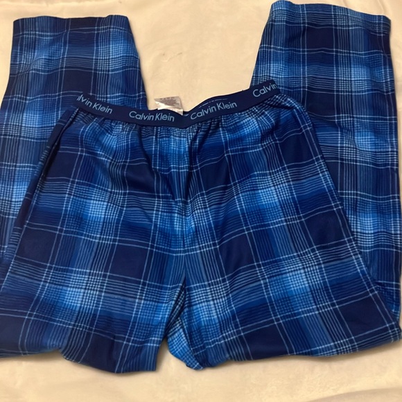 Calvin Klein boys 10/12 lightweight fleece Pajama bottoms elastic waist - Picture 2 of 3